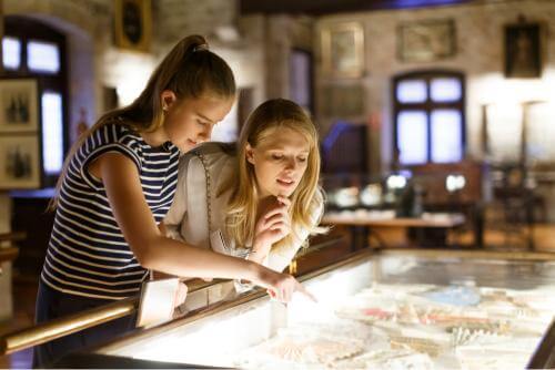 2 girls learning at a free museum in Birmingham UK